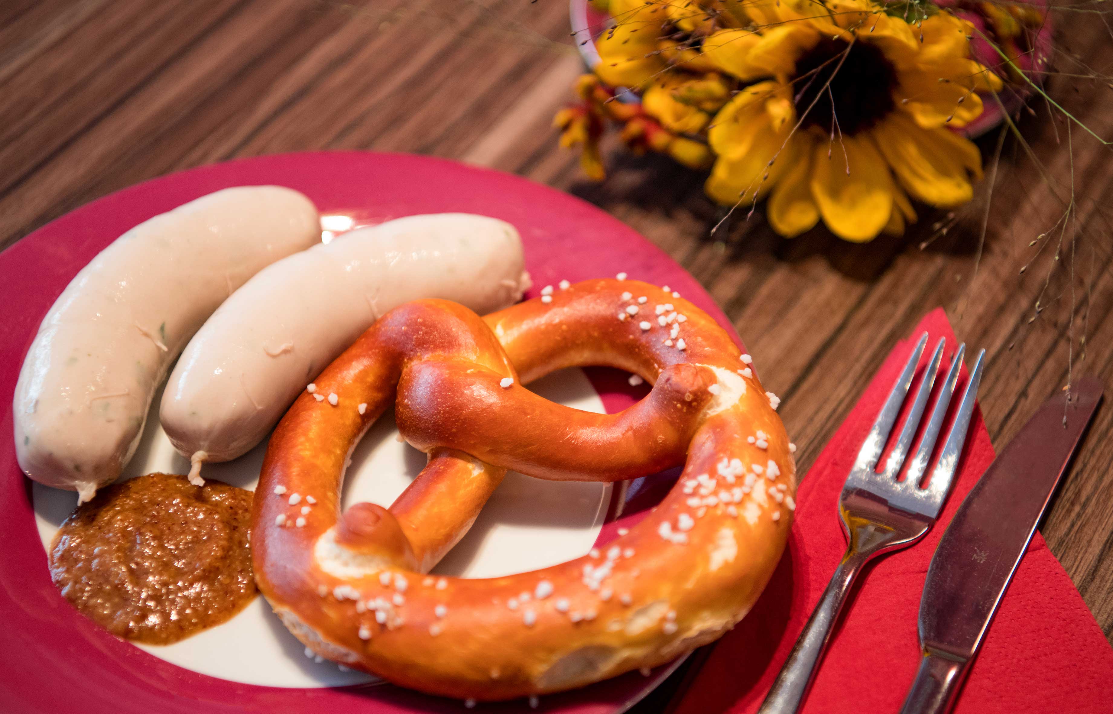 Hotel Munich City, petit déjeuner bavaroise avec saucisses blanches et des bretzels